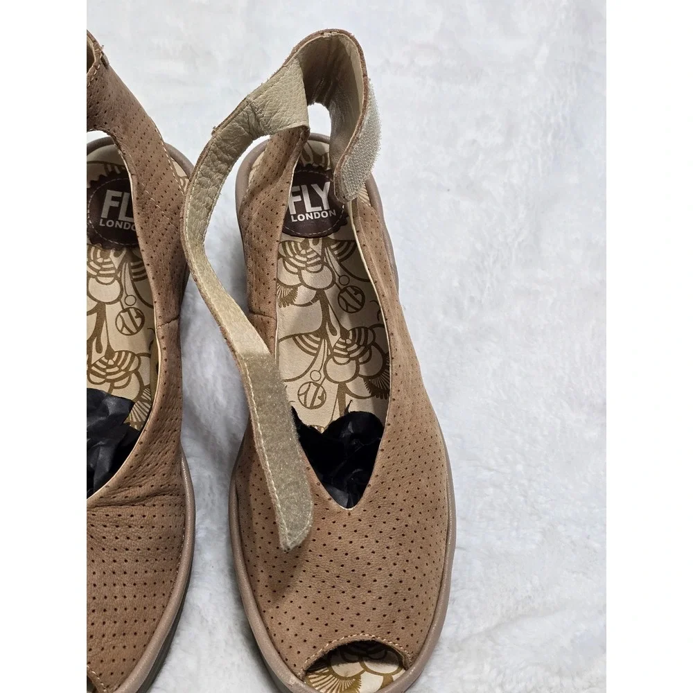 Fly London Yaba Taupe Perforated Suede Wedge Sandals Peep Toe EU 39 P500376030